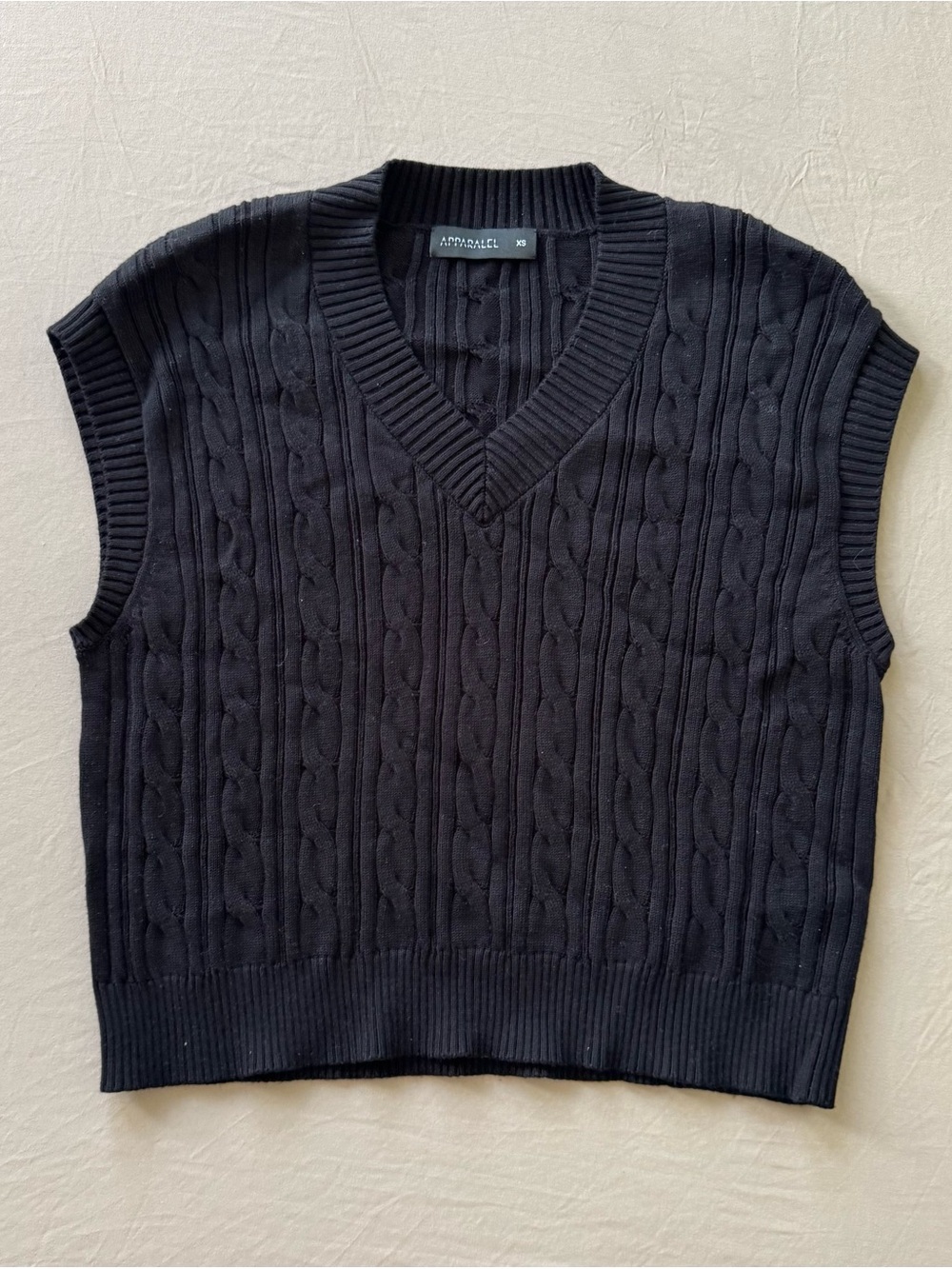 Apparalel cable knit sweater vest